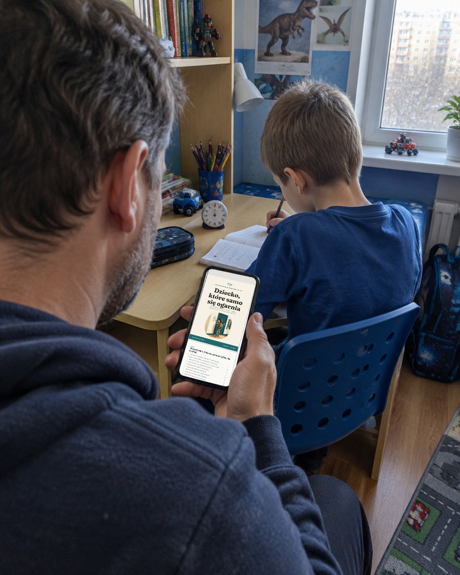 Dziecko, które samo się ogarnia: e-book na telefonie w codziennej sytuacji